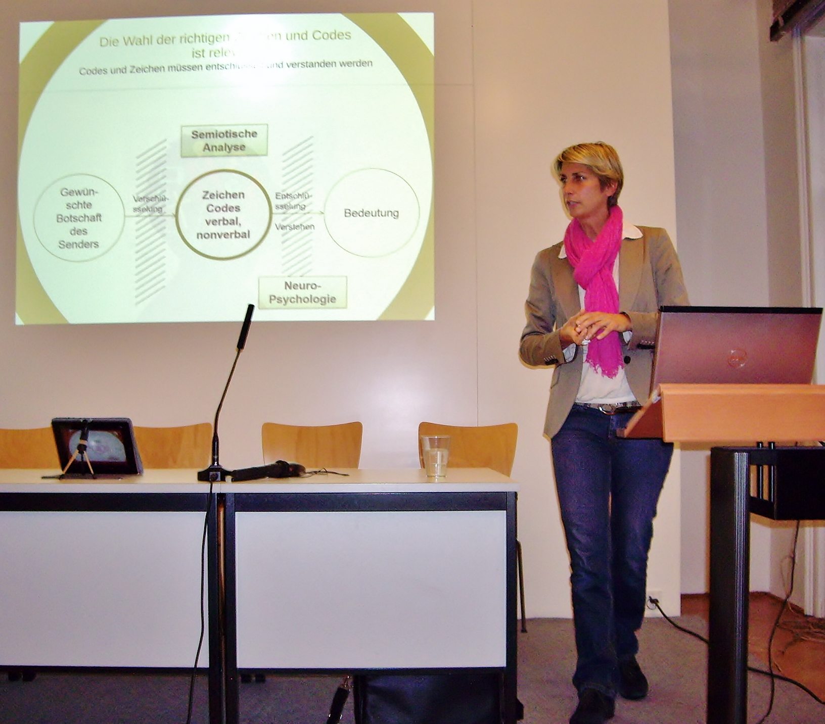 Charlotte Hager © comrecon