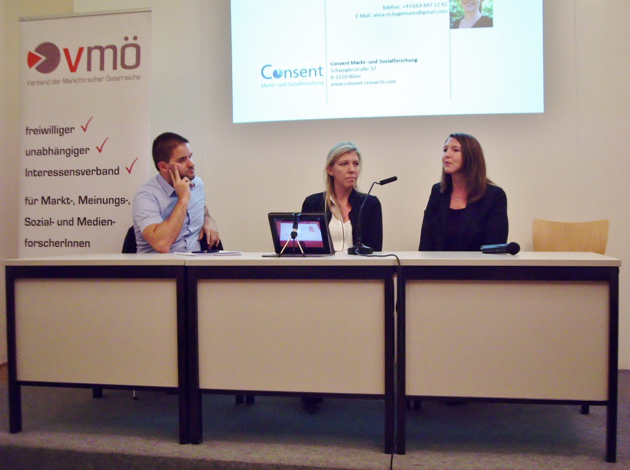 Gruppendiskussion: Christian Führer, Barbara Kastlunger, Sabine Beinschab (v.l.n.r.) © comrecon