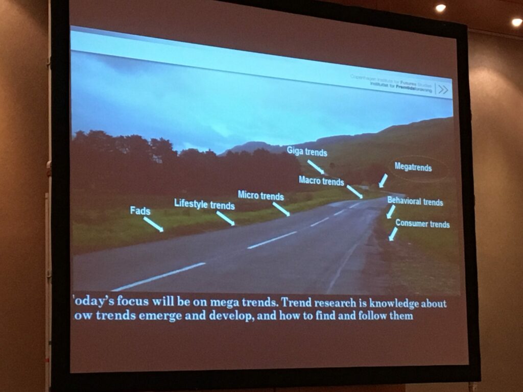 © comrecon - Tamira Snell